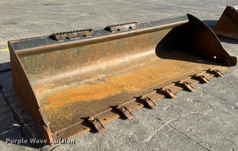 image for item LH9318 Caterpillar  skid steer bucket