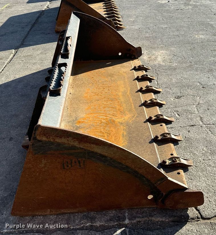 image for item LH9318 Caterpillar  skid steer bucket