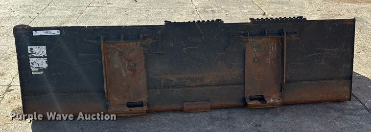 image for item LH9318 Caterpillar  skid steer bucket