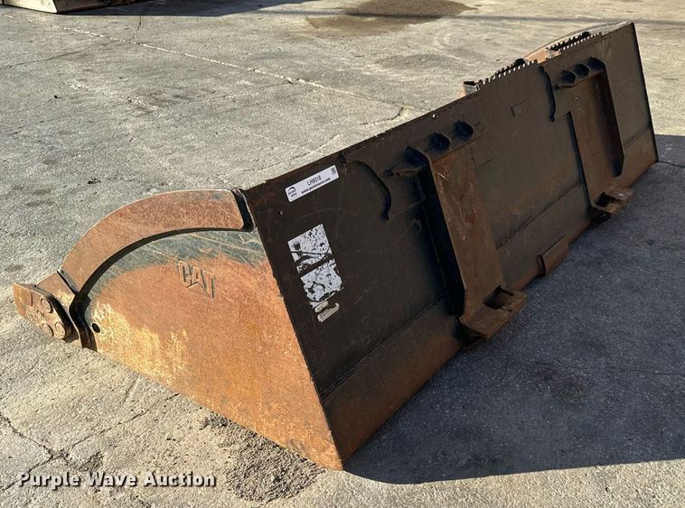 image for item LH9318 Caterpillar  skid steer bucket