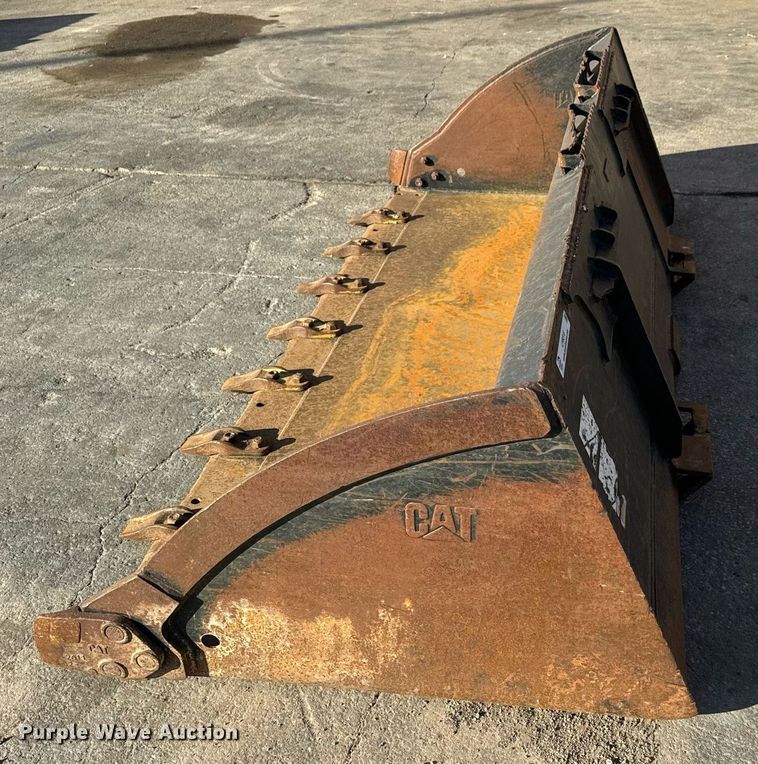 image for item LH9318 Caterpillar  skid steer bucket