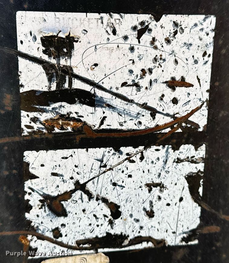 image for item LH9318 Caterpillar  skid steer bucket