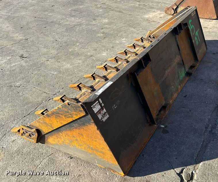 image for item LH9319 Virnig skid steer bucket