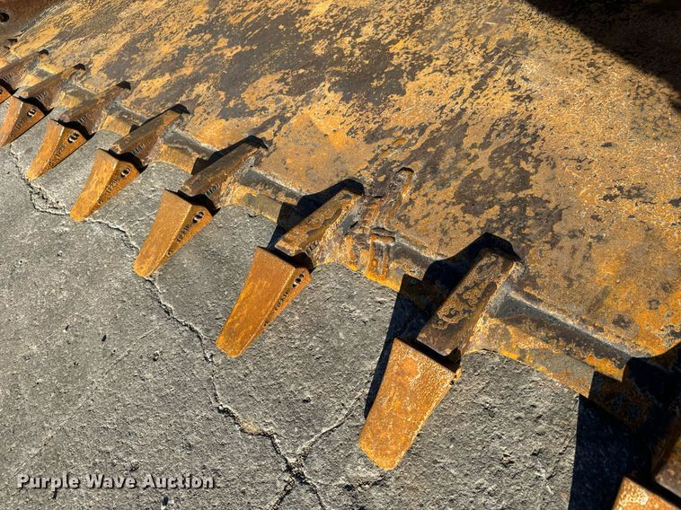 image for item LH9319 Virnig skid steer bucket