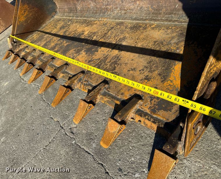 image for item LH9319 Virnig skid steer bucket