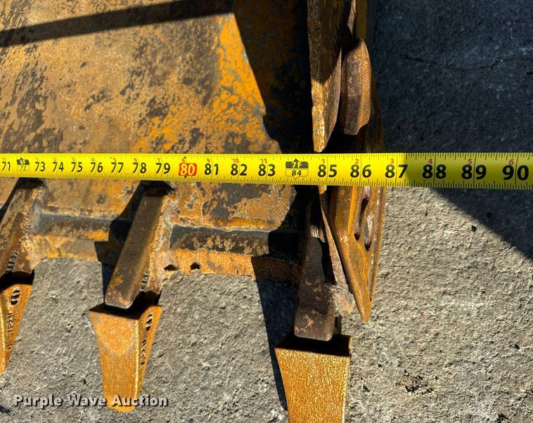 image for item LH9319 Virnig skid steer bucket