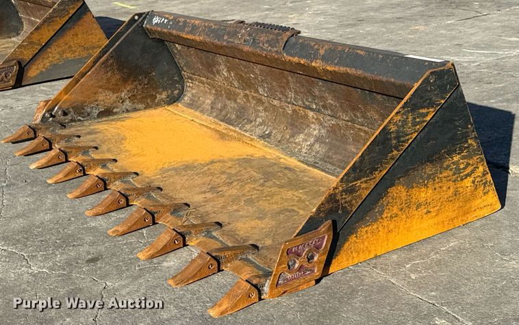 image for item LH9320 Virnig skid steer bucket