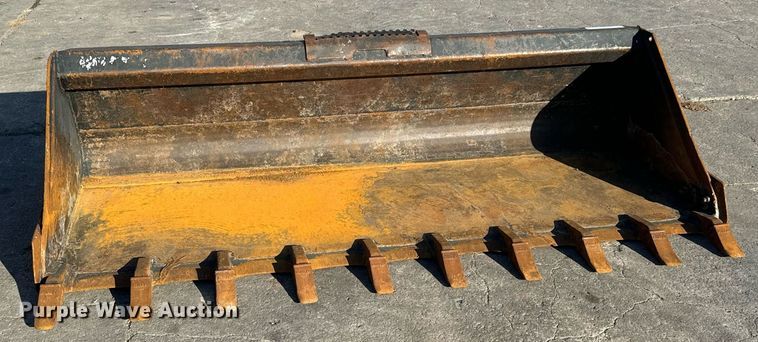 image for item LH9320 Virnig skid steer bucket