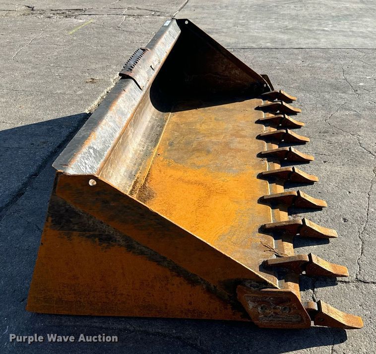 image for item LH9320 Virnig skid steer bucket