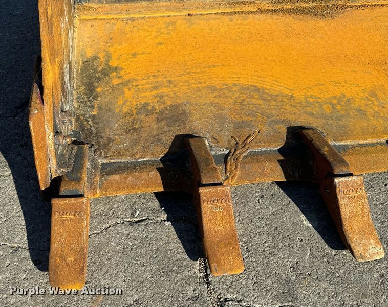 image for item LH9320 Virnig skid steer bucket