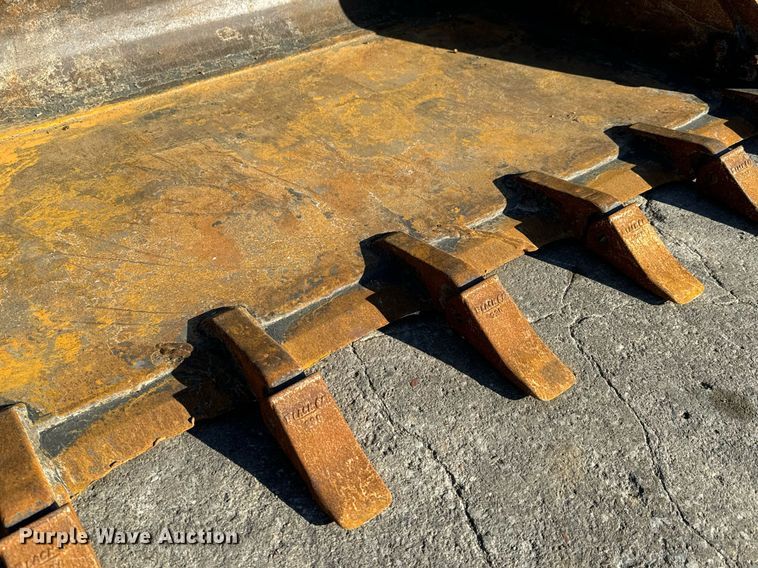 image for item LH9320 Virnig skid steer bucket