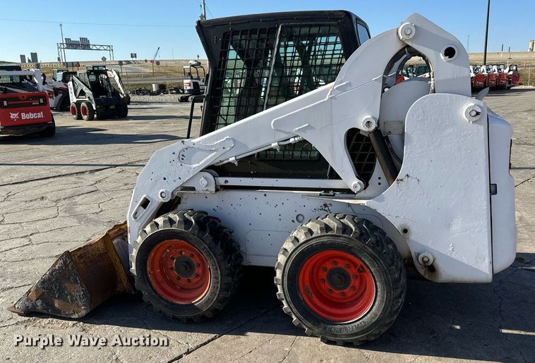 image for item LH9322 2001 Bobcat  773 skid steer loader