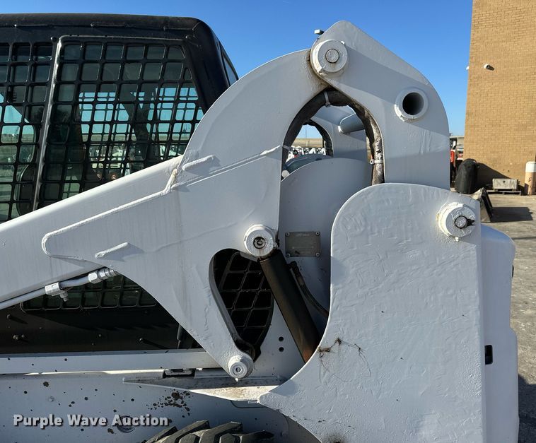 image for item LH9322 2001 Bobcat  773 skid steer loader