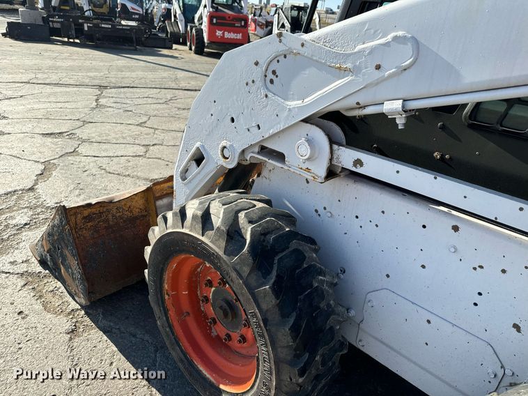 image for item LH9322 2001 Bobcat  773 skid steer loader