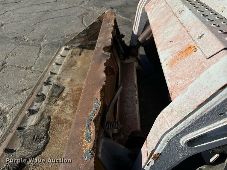 image for item LH9322 2001 Bobcat  773 skid steer loader