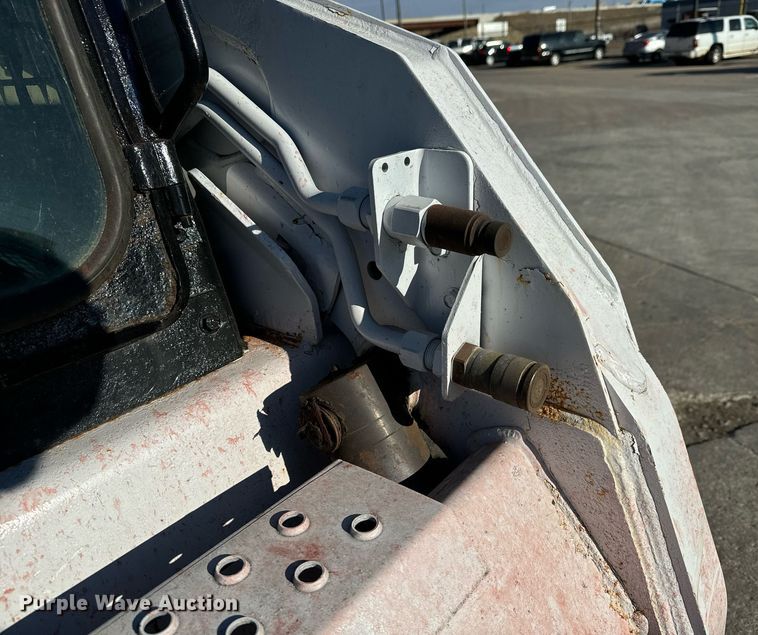 image for item LH9322 2001 Bobcat  773 skid steer loader