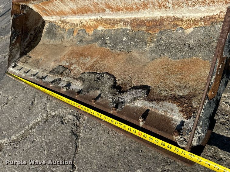 image for item LH9322 2001 Bobcat  773 skid steer loader