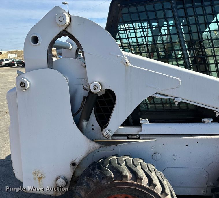 image for item LH9322 2001 Bobcat  773 skid steer loader