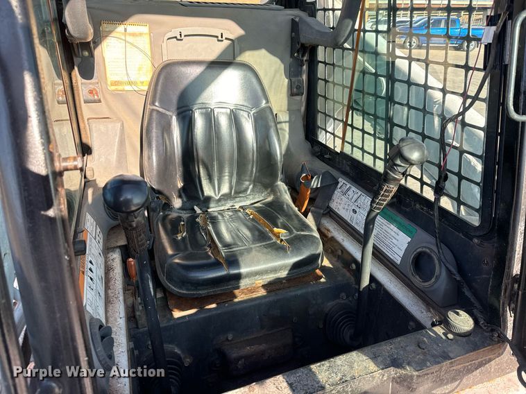 image for item LH9322 2001 Bobcat  773 skid steer loader