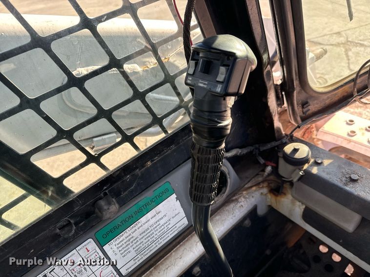 image for item LH9322 2001 Bobcat  773 skid steer loader