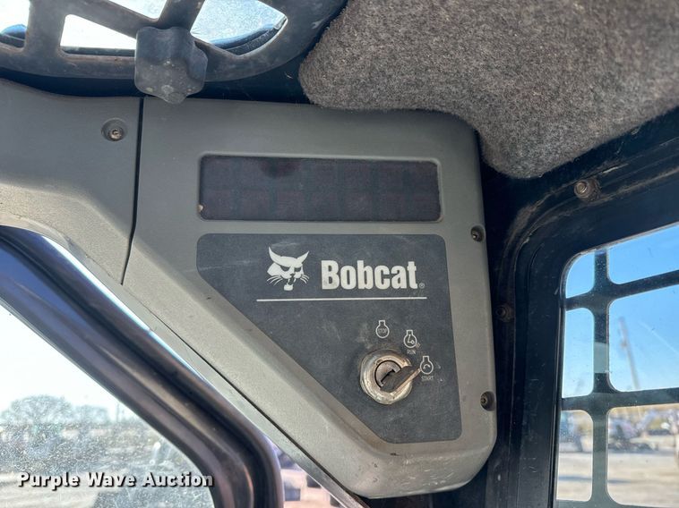 image for item LH9322 2001 Bobcat  773 skid steer loader