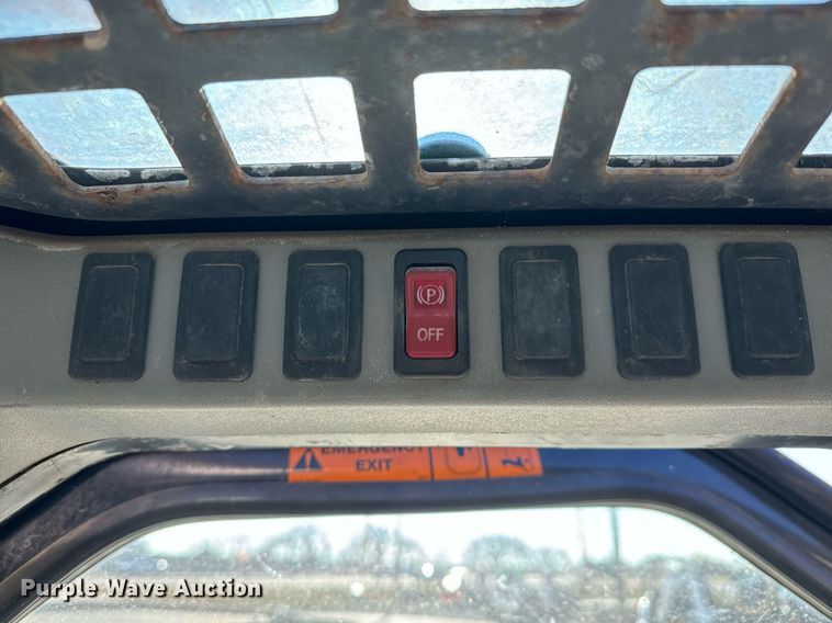 image for item LH9322 2001 Bobcat  773 skid steer loader