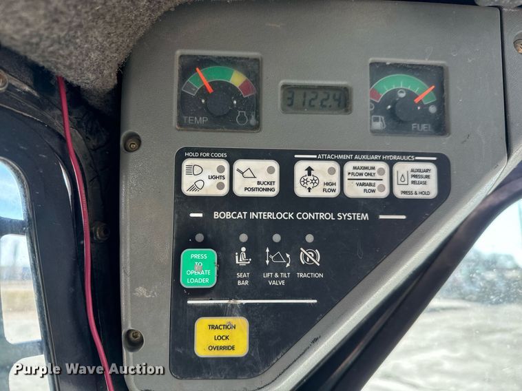 image for item LH9322 2001 Bobcat  773 skid steer loader