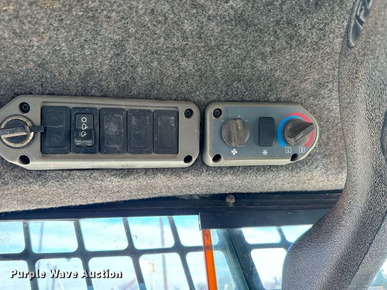 image for item LH9322 2001 Bobcat  773 skid steer loader