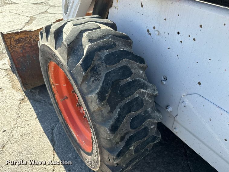 image for item LH9322 2001 Bobcat  773 skid steer loader