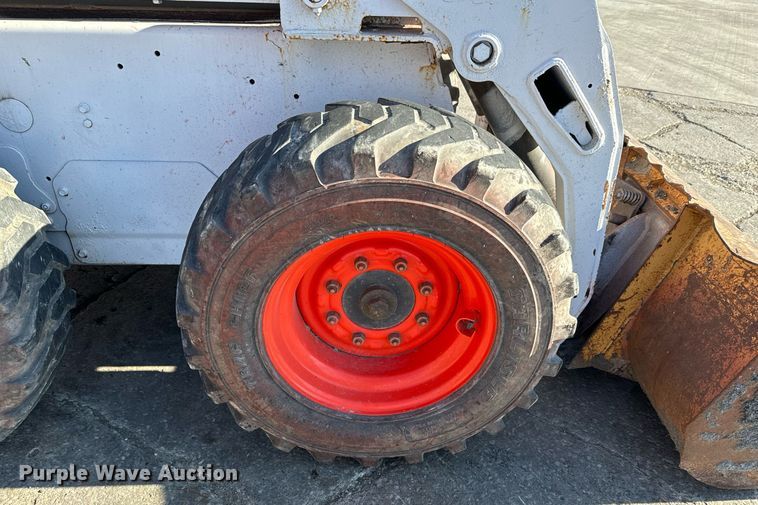 image for item LH9322 2001 Bobcat  773 skid steer loader