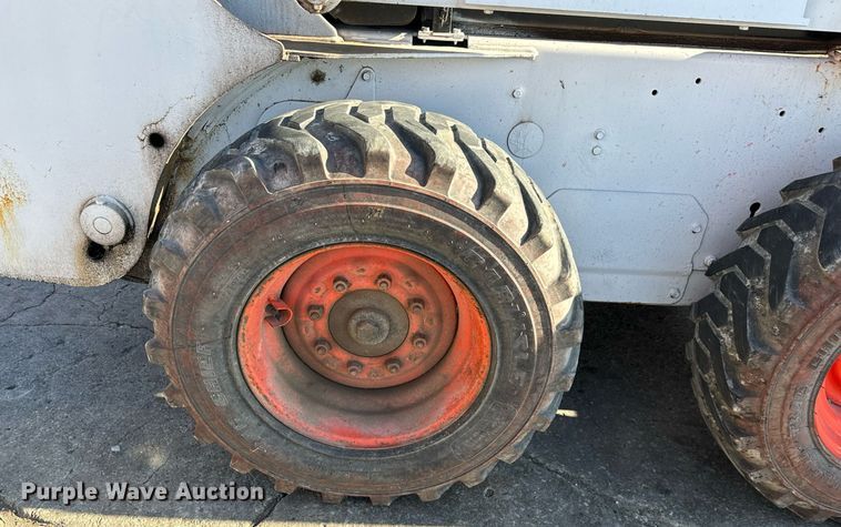 image for item LH9322 2001 Bobcat  773 skid steer loader