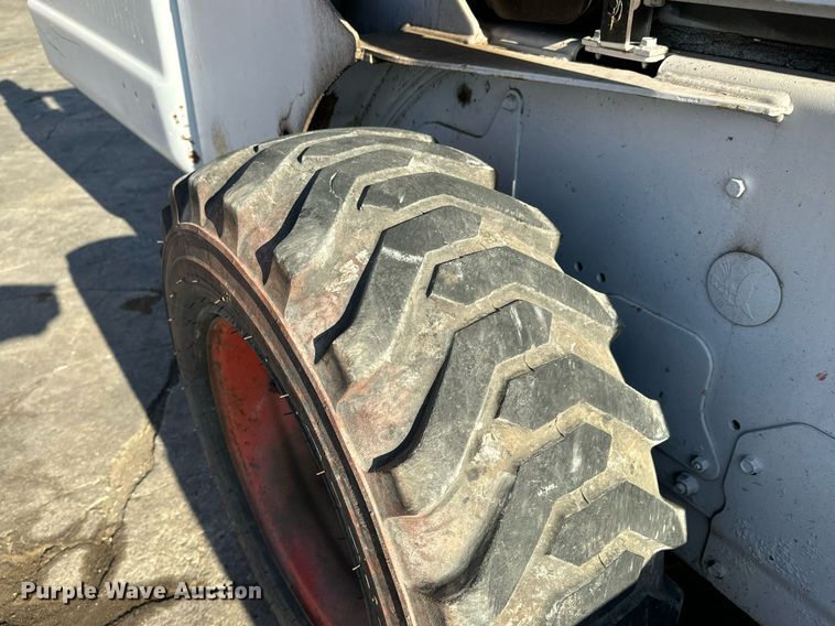 image for item LH9322 2001 Bobcat  773 skid steer loader