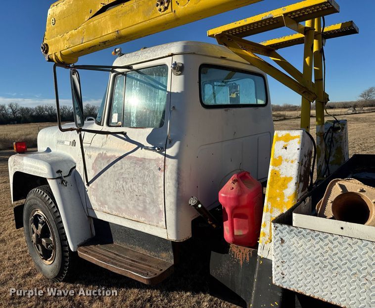 image for item LH9328 1977 International Harvester Loadstar 1700 bucket truck