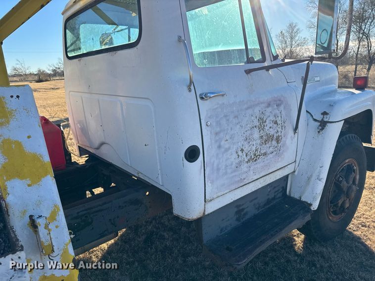 image for item LH9328 1977 International Harvester Loadstar 1700 bucket truck
