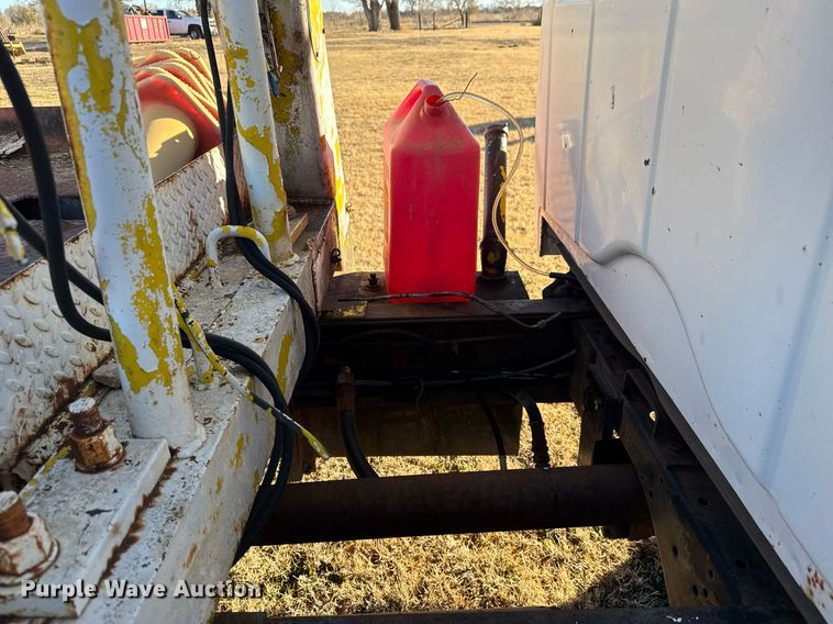 image for item LH9328 1977 International Harvester Loadstar 1700 bucket truck