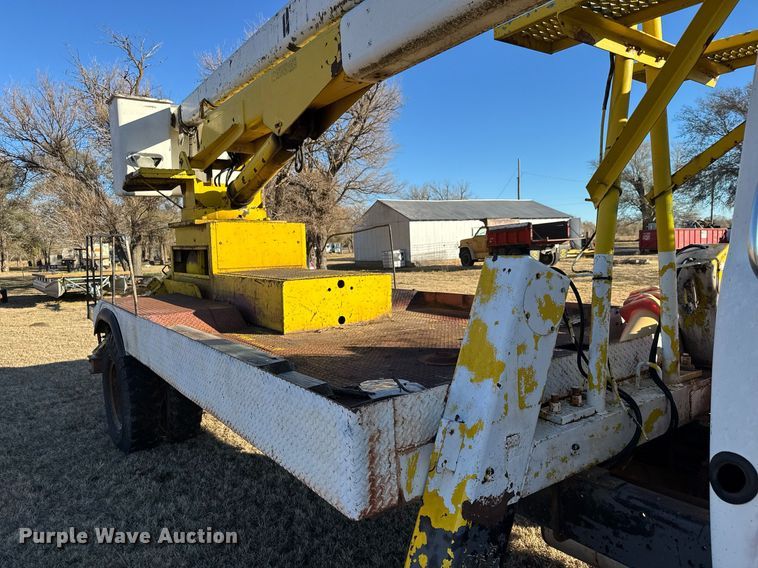 image for item LH9328 1977 International Harvester Loadstar 1700 bucket truck