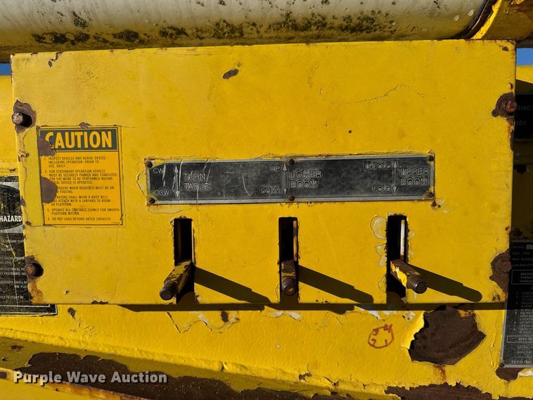 image for item LH9328 1977 International Harvester Loadstar 1700 bucket truck