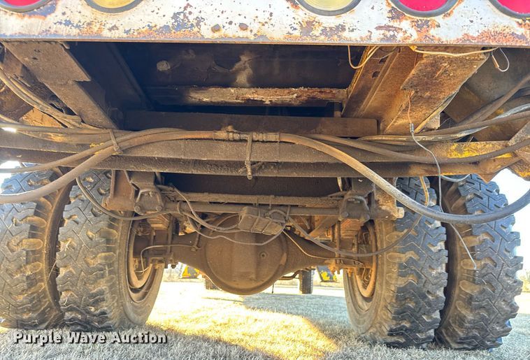 image for item LH9328 1977 International Harvester Loadstar 1700 bucket truck