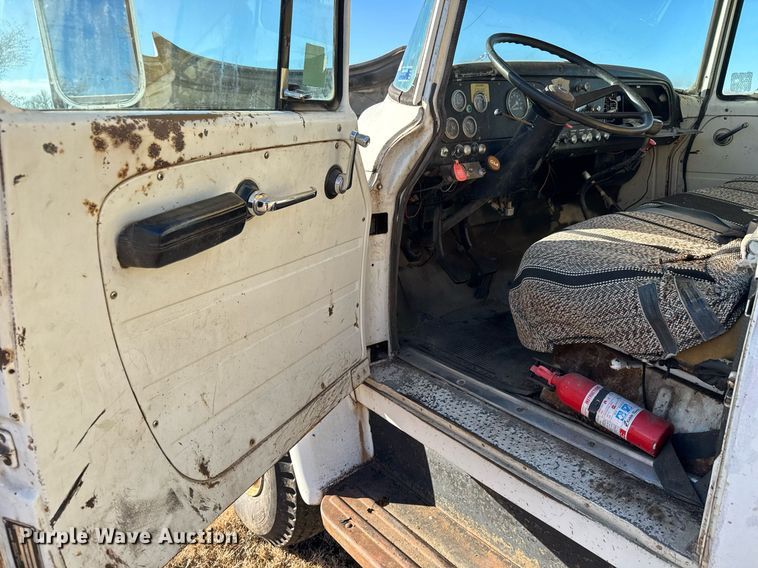 image for item LH9328 1977 International Harvester Loadstar 1700 bucket truck