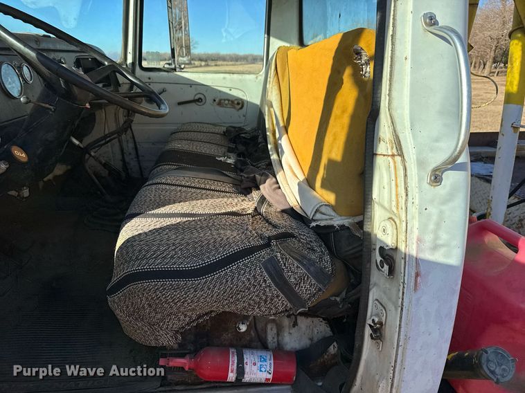 image for item LH9328 1977 International Harvester Loadstar 1700 bucket truck