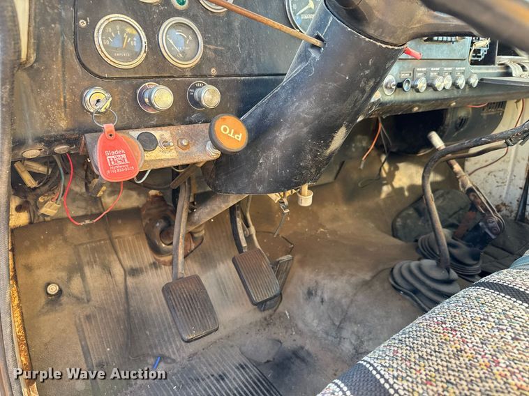 image for item LH9328 1977 International Harvester Loadstar 1700 bucket truck