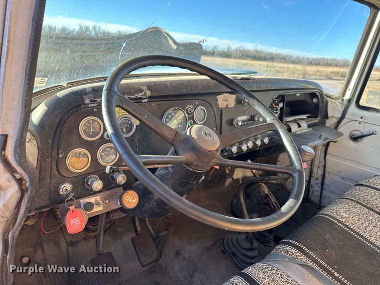 image for item LH9328 1977 International Harvester Loadstar 1700 bucket truck