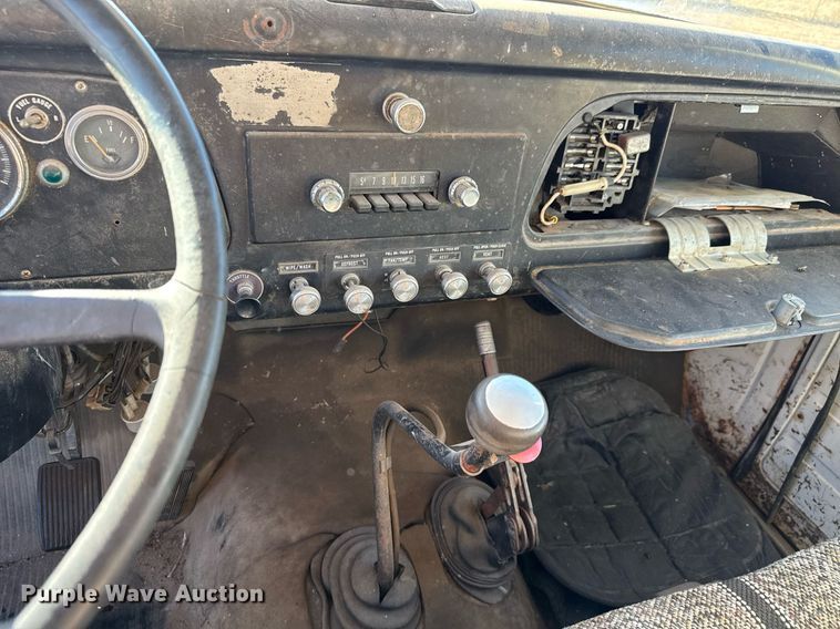 image for item LH9328 1977 International Harvester Loadstar 1700 bucket truck