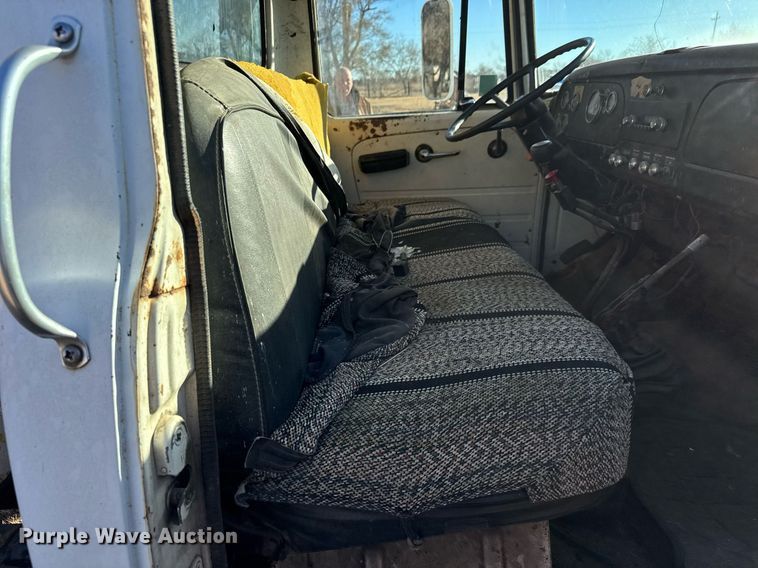 image for item LH9328 1977 International Harvester Loadstar 1700 bucket truck