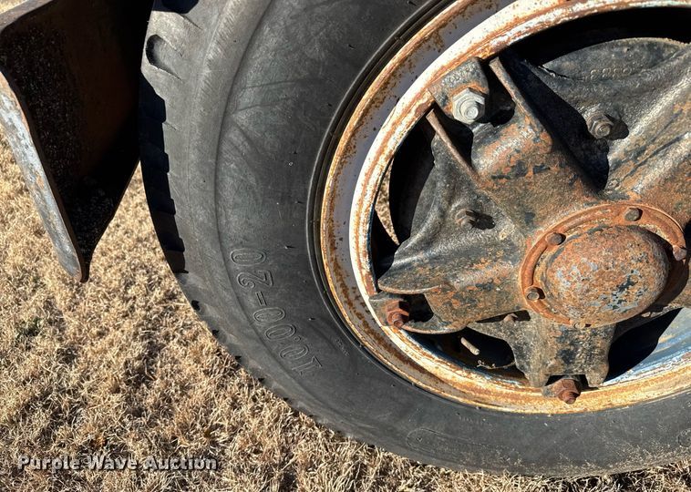 image for item LH9328 1977 International Harvester Loadstar 1700 bucket truck