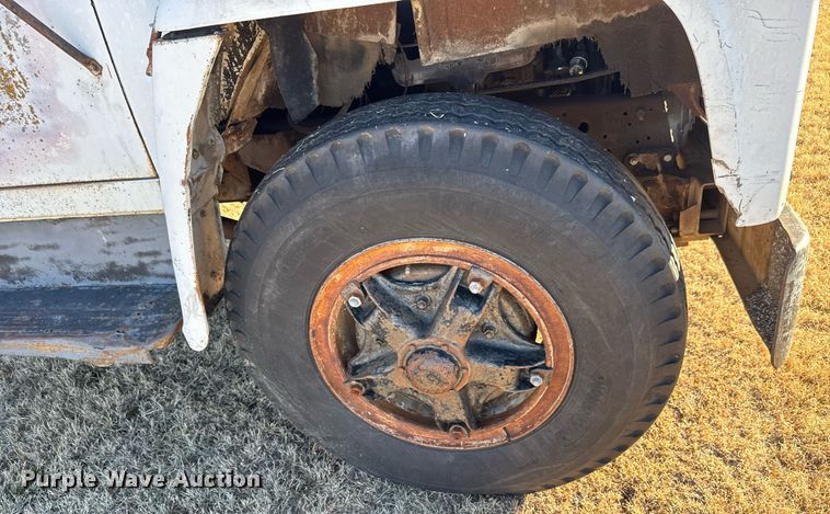 image for item LH9328 1977 International Harvester Loadstar 1700 bucket truck