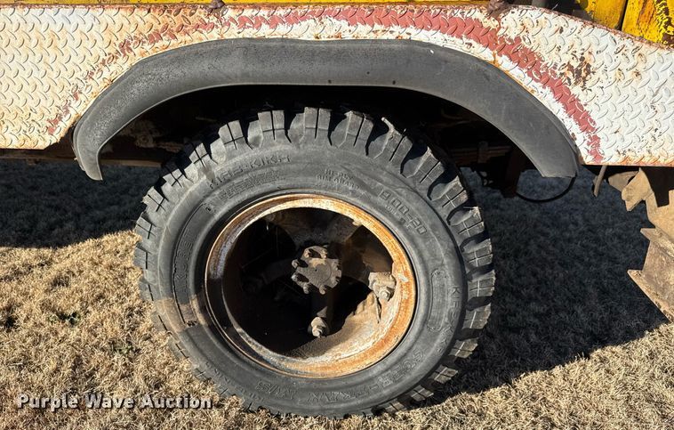 image for item LH9328 1977 International Harvester Loadstar 1700 bucket truck