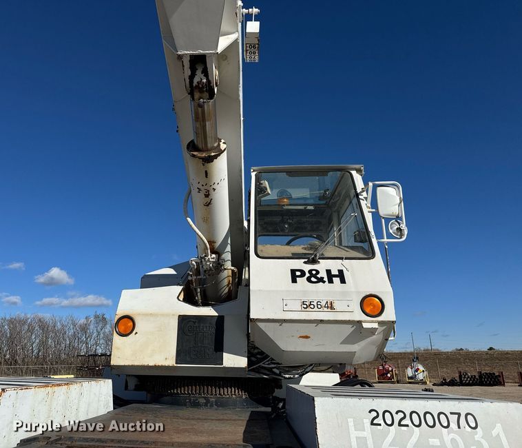 image for item LH9348 1989 P&H Century 122 crane
