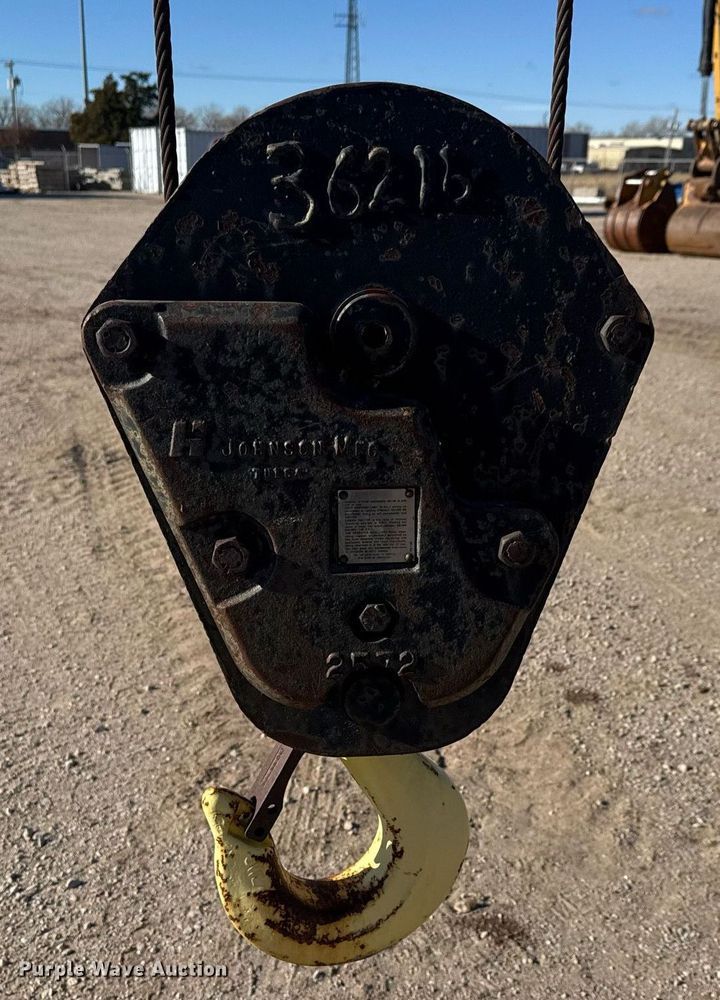 image for item LH9348 1989 P&H Century 122 crane