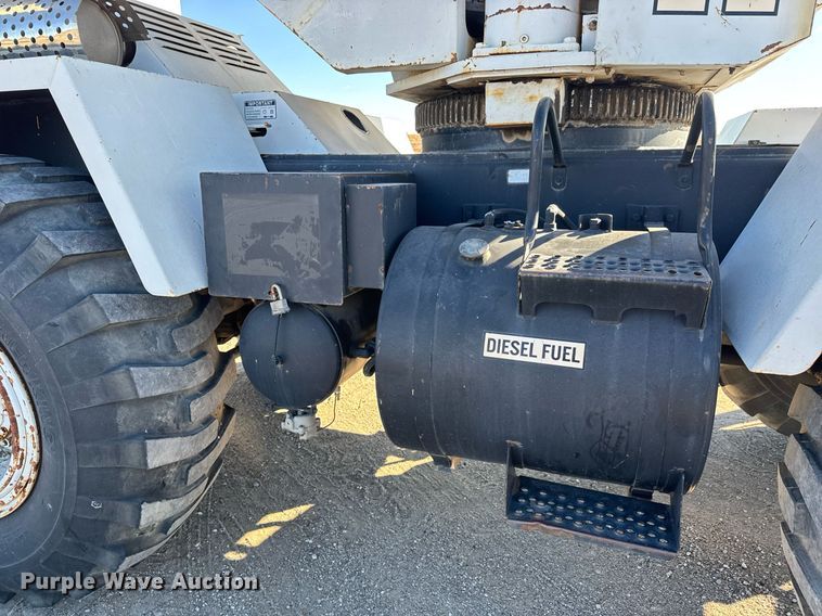 image for item LH9348 1989 P&H Century 122 crane